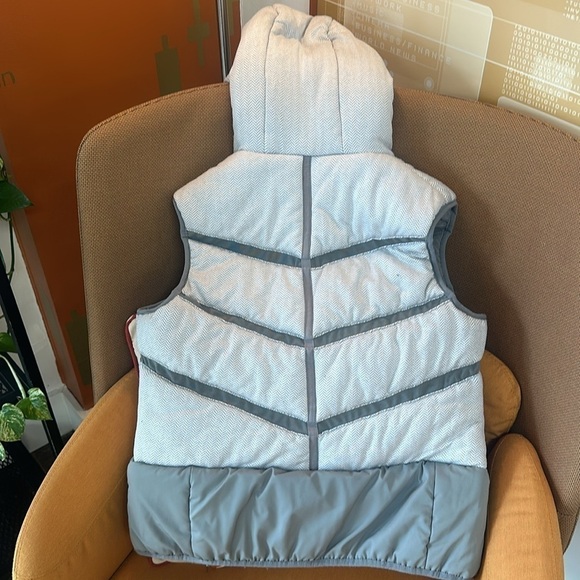 MPG hooded puffer vest with mesh trim. Size  XL - Picture 3 of 6